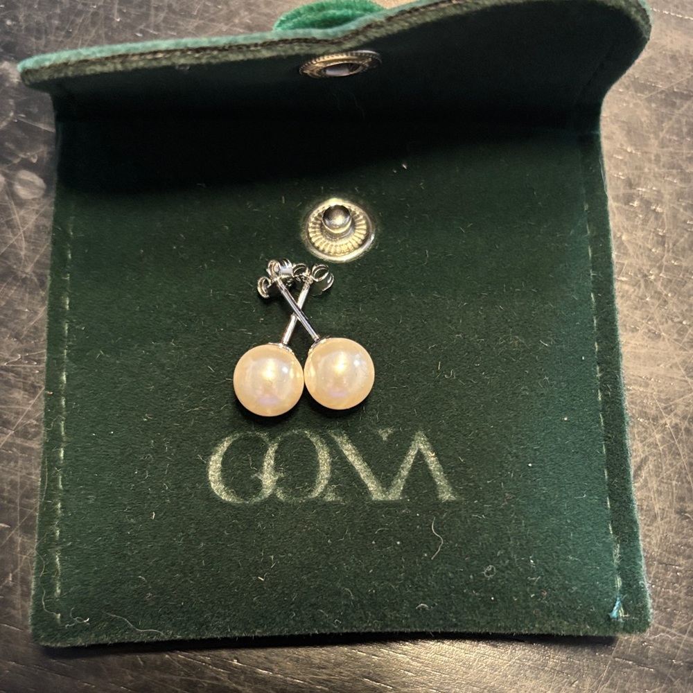 Classic Pearl Drop Earrings